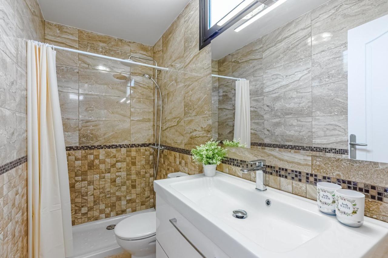 Apartment Apart America - 150 Meters From The Beach, Free Wi-Fi 아로나 외부 사진