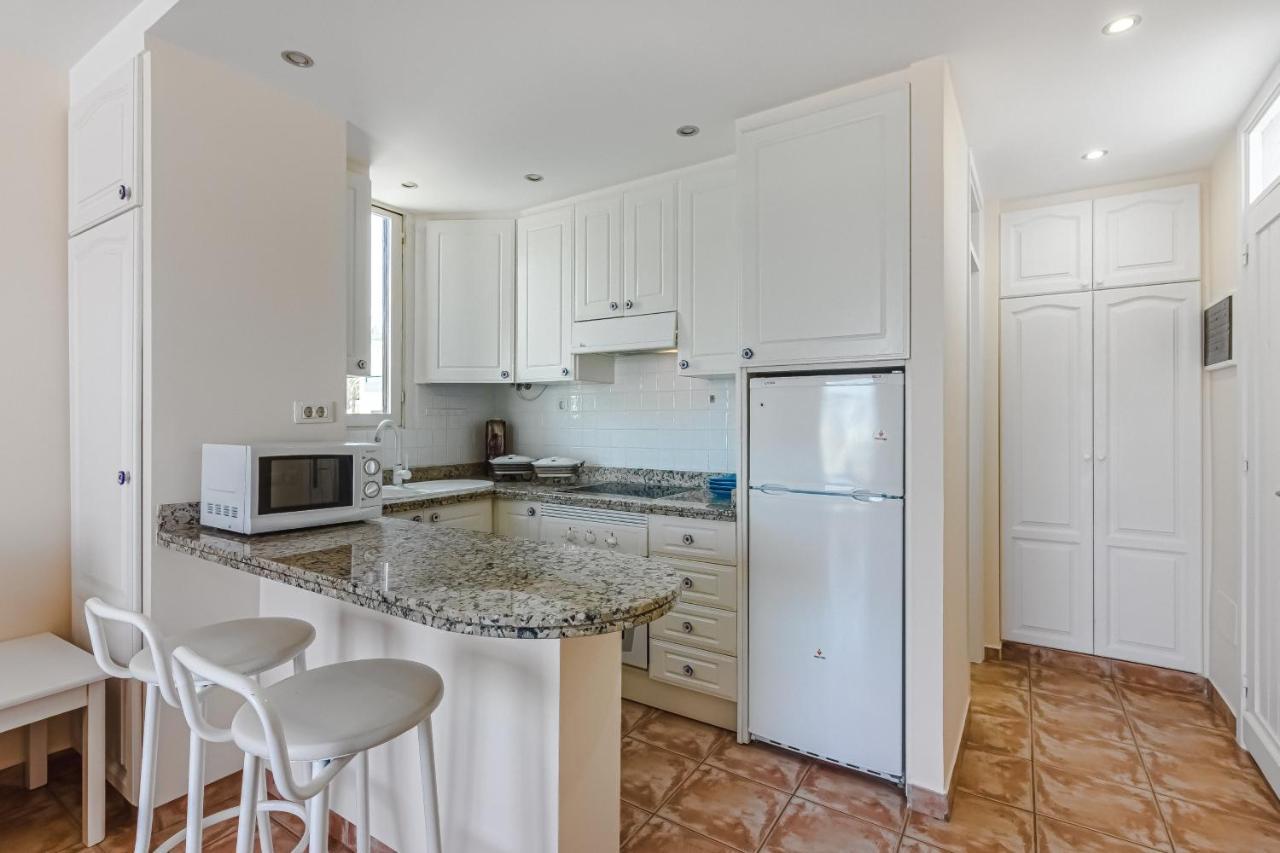 Apartment Apart America - 150 Meters From The Beach, Free Wi-Fi 아로나 외부 사진