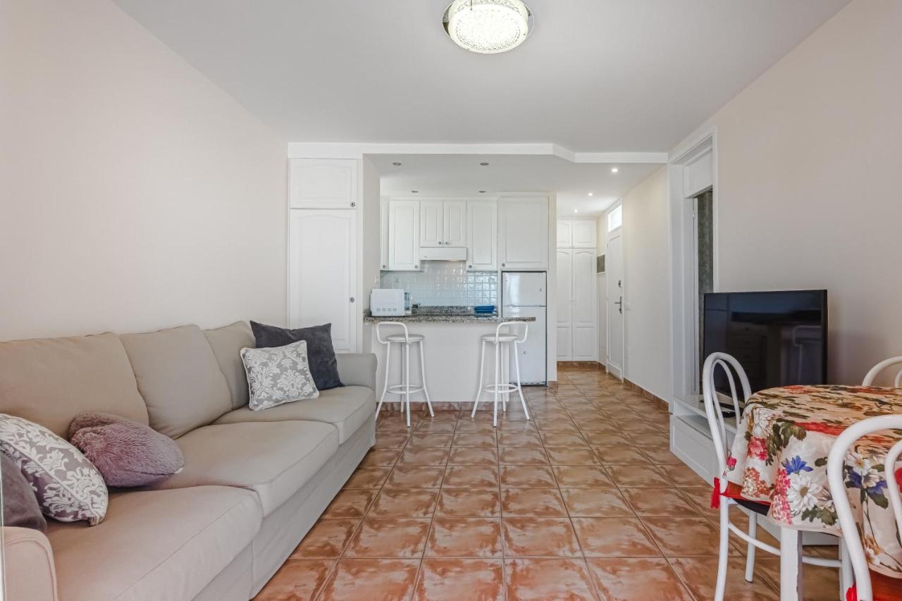 Apartment Apart America - 150 Meters From The Beach, Free Wi-Fi 아로나 외부 사진