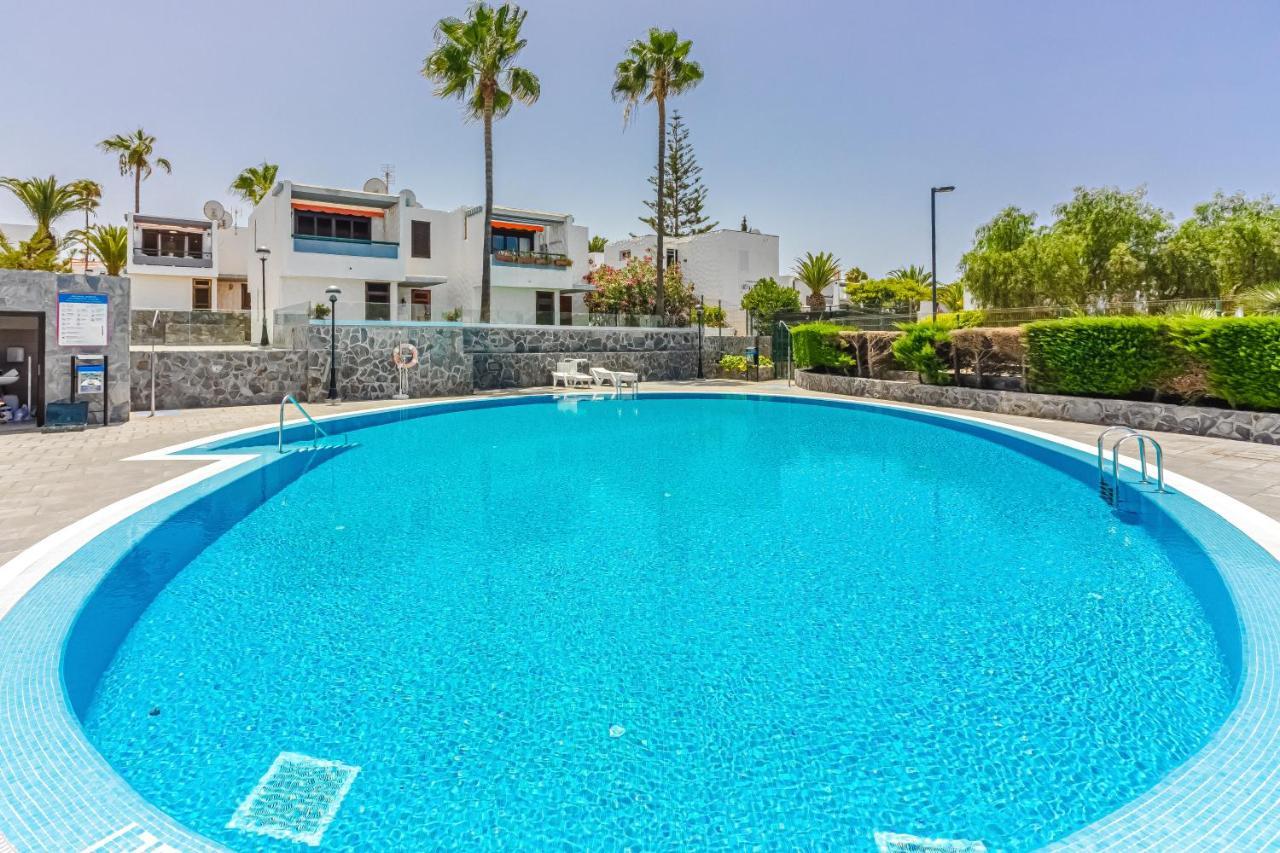 Apartment Apart America - 150 Meters From The Beach, Free Wi-Fi 아로나 외부 사진