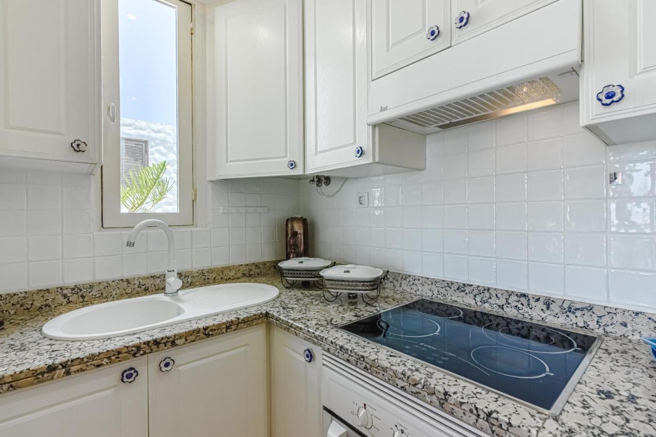 Apartment Apart America - 150 Meters From The Beach, Free Wi-Fi 아로나 외부 사진