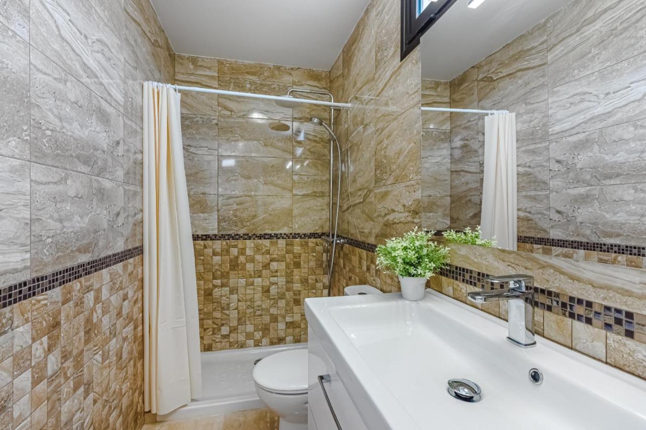 Apartment Apart America - 150 Meters From The Beach, Free Wi-Fi 아로나 외부 사진