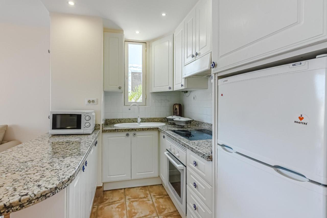Apartment Apart America - 150 Meters From The Beach, Free Wi-Fi 아로나 외부 사진
